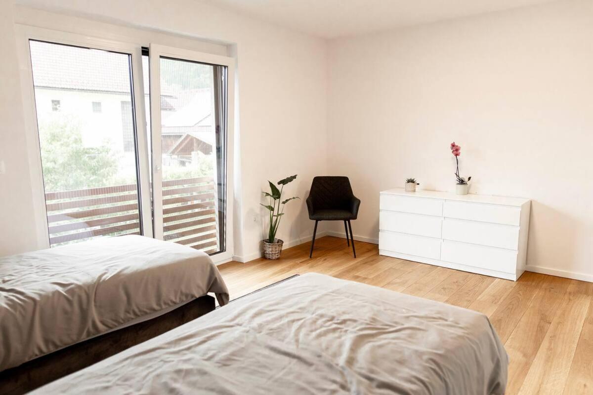 Aura Apartments Zirovnica Eksteriør bilde