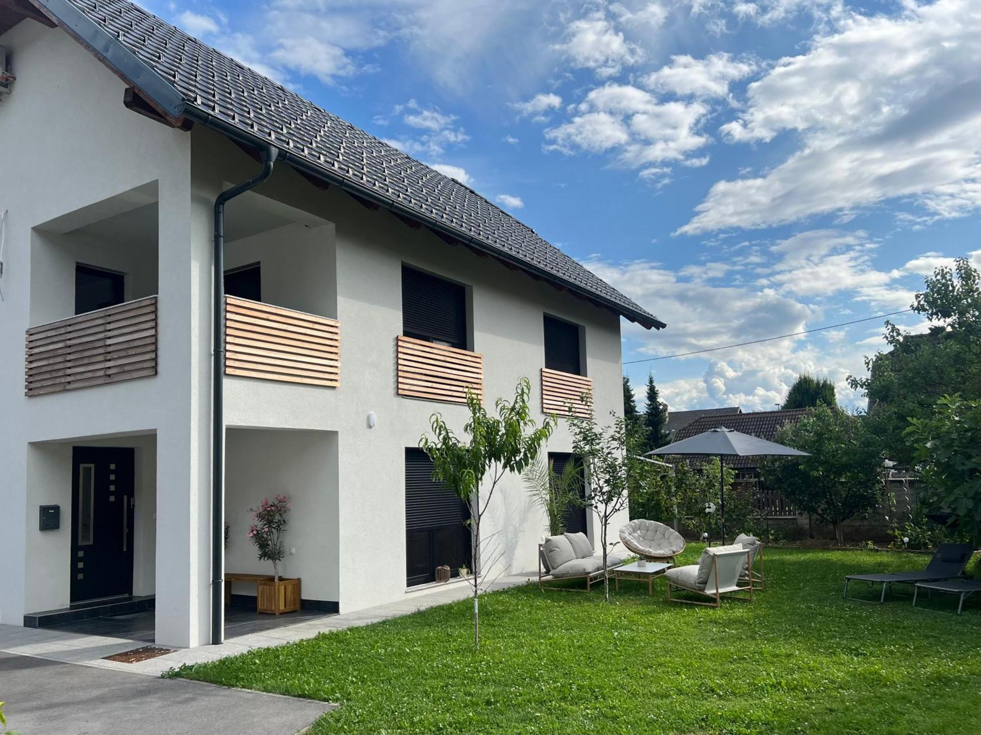 Aura Apartments Zirovnica Eksteriør bilde