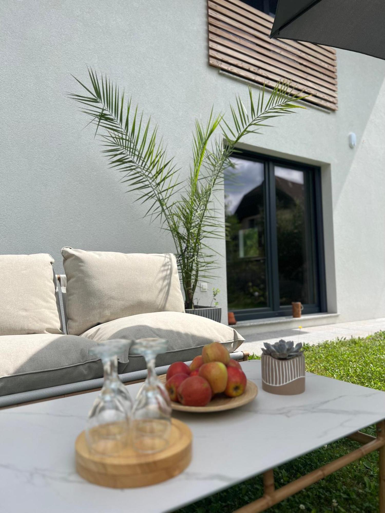 Aura Apartments Zirovnica Eksteriør bilde