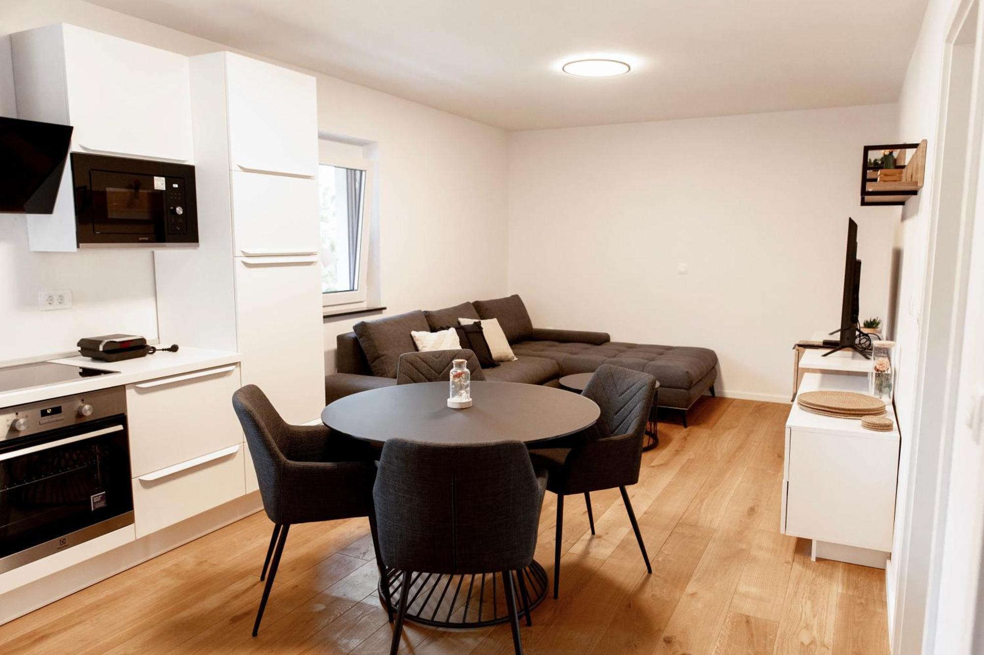 Aura Apartments Zirovnica Eksteriør bilde
