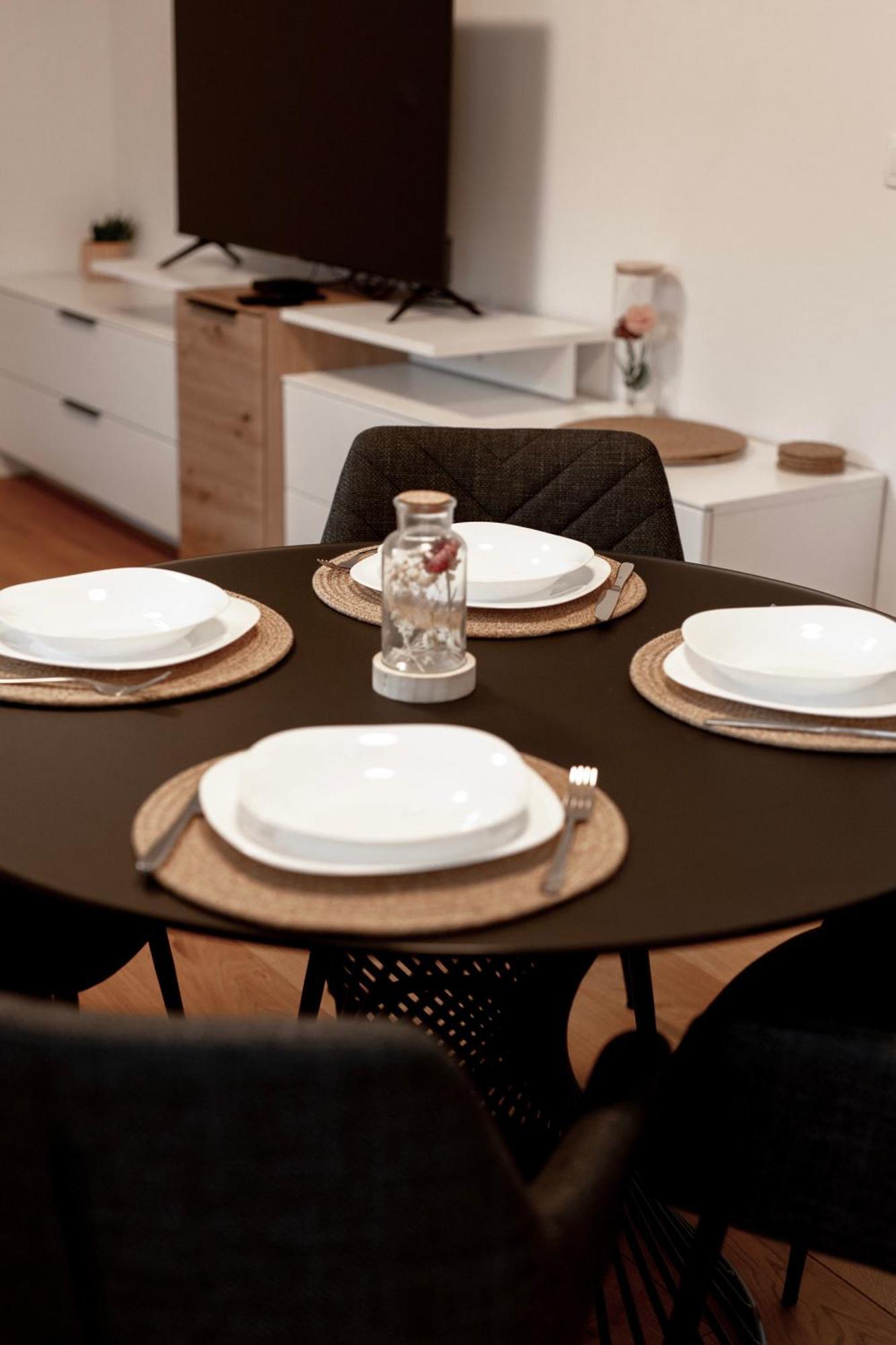Aura Apartments Zirovnica Eksteriør bilde