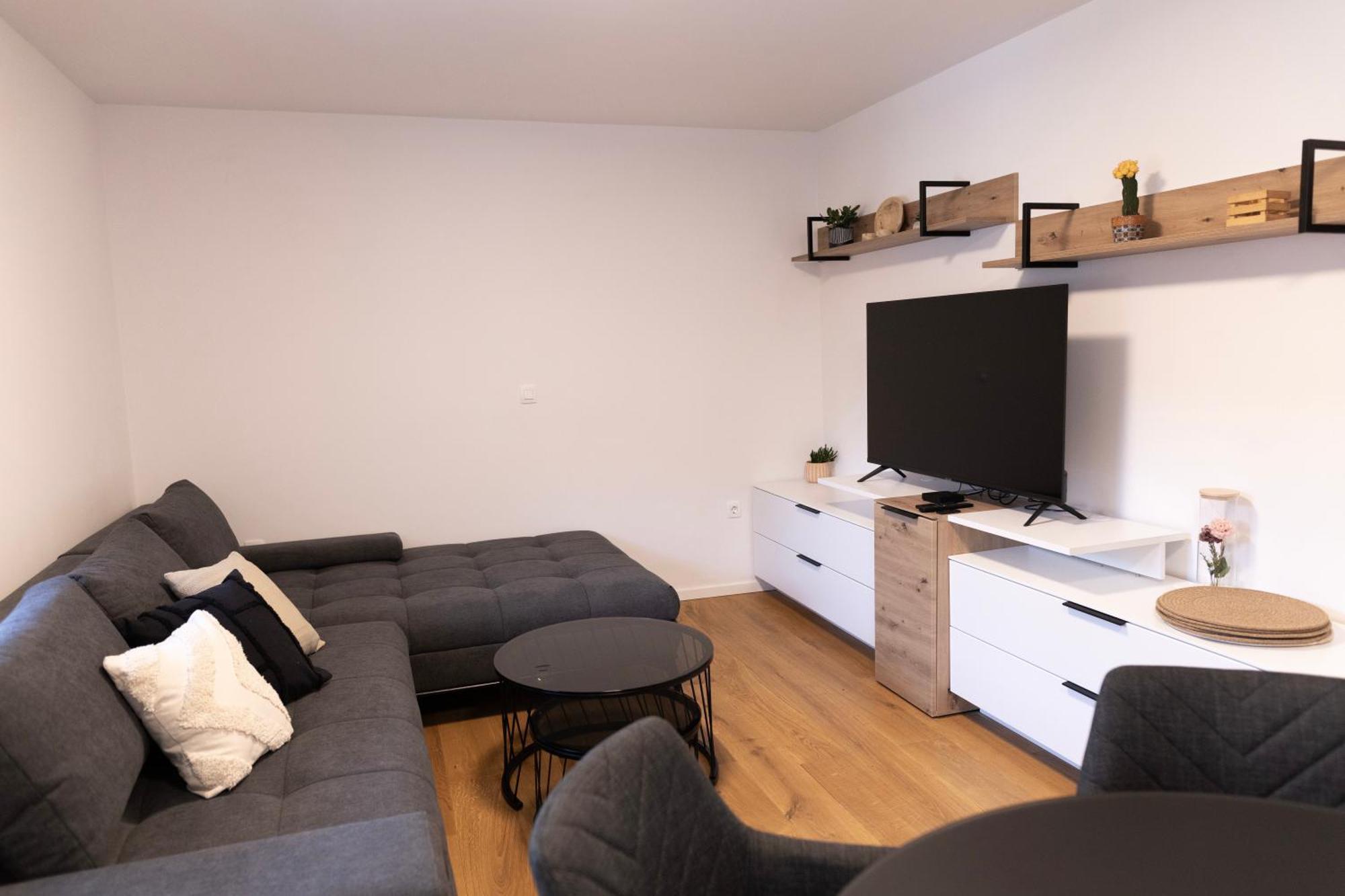 Aura Apartments Zirovnica Eksteriør bilde