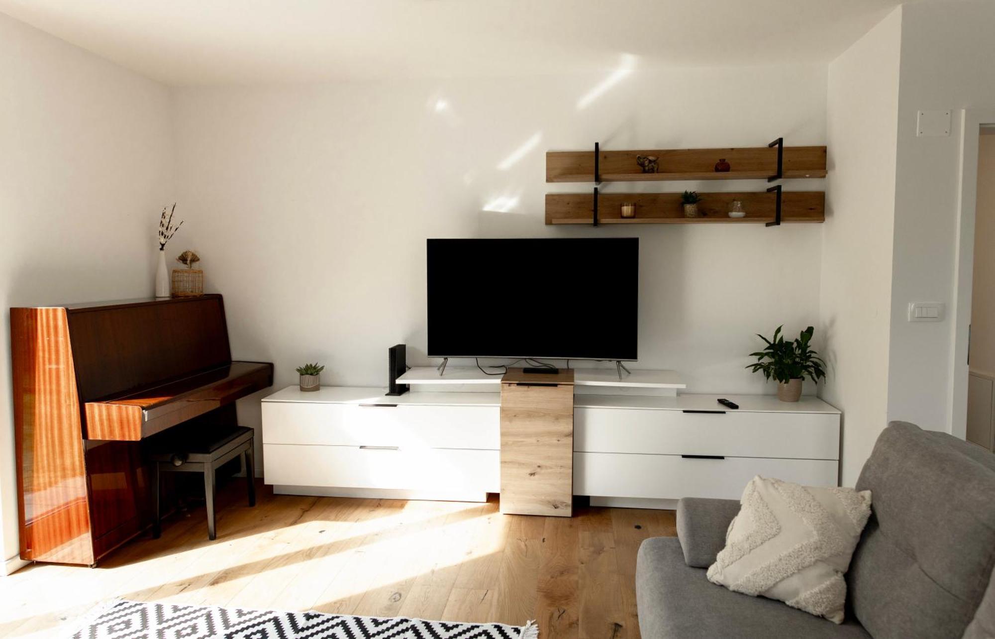 Aura Apartments Zirovnica Eksteriør bilde