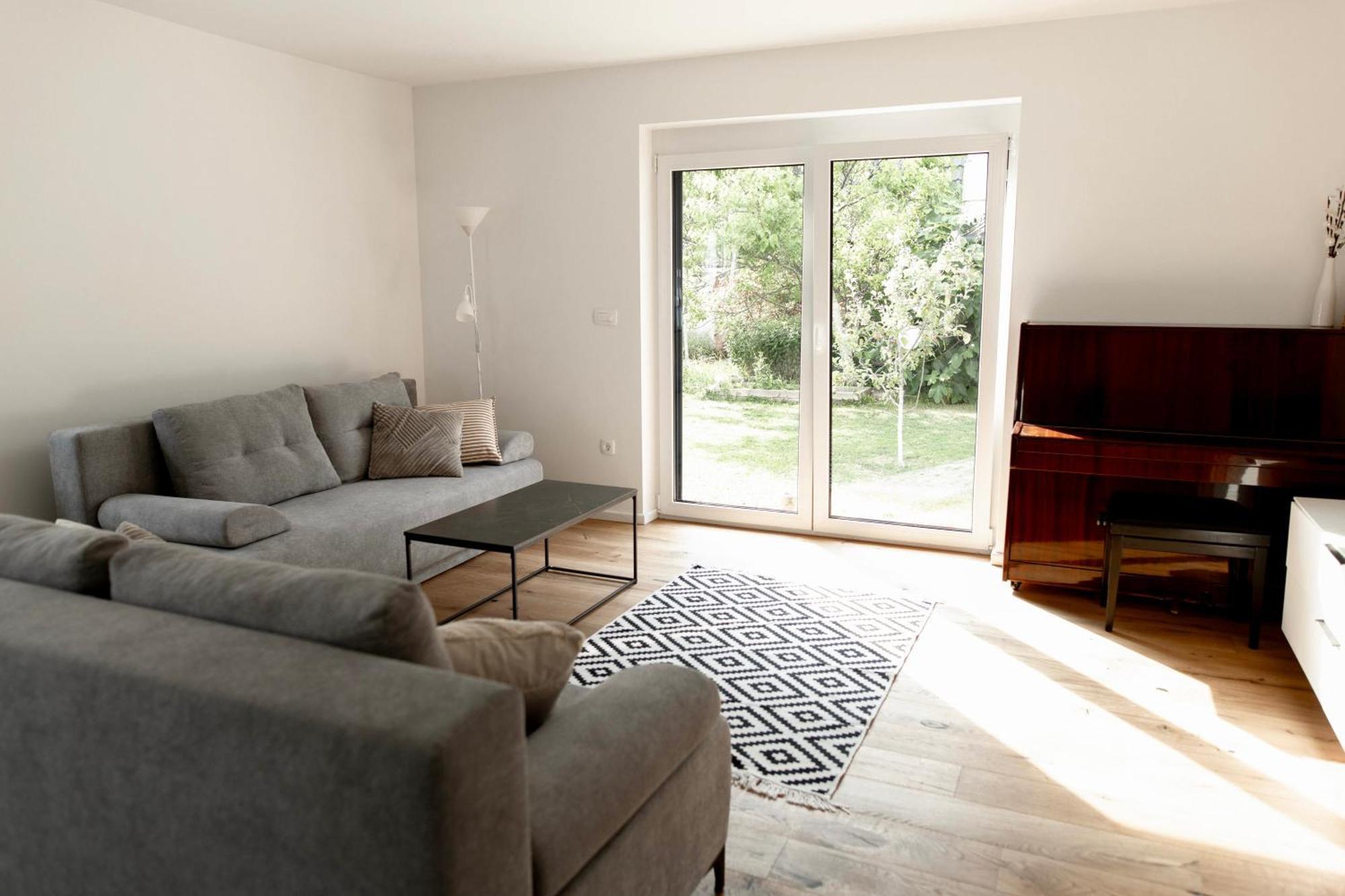 Aura Apartments Zirovnica Eksteriør bilde